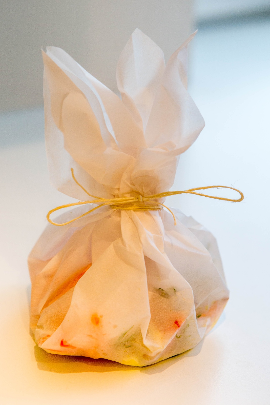 cabillaud, crevette, st jacques, saumon en papillote et julienne de légumes